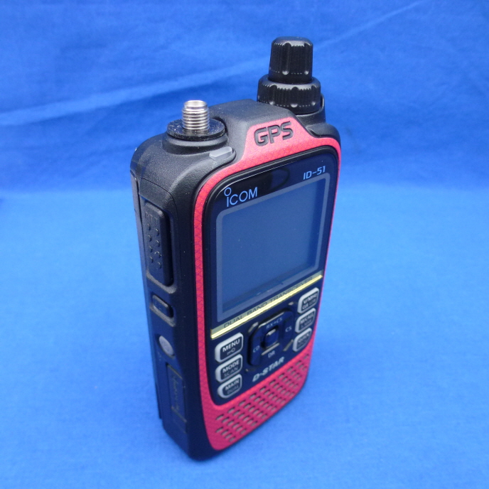 中古品】ID-51PLUS2 （ID51PLUS2) 程度【C】附属品【箱/充電器/バッテリー/アンテナ/ハンドストラップ/ベルトクリップ/取扱説明書/CD】備考【新スプリアス/新機能プラスモデルⅡ  レッドクロスモデル】 | CQオーム