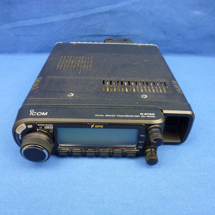 中古品】ID-4100D （ID4100D)  程度【D】附属品【電源ケーブル/マイク】備考【新スプリアス/若干タバコ臭有/50W機】初回価格から5%OFF！ | CQオーム